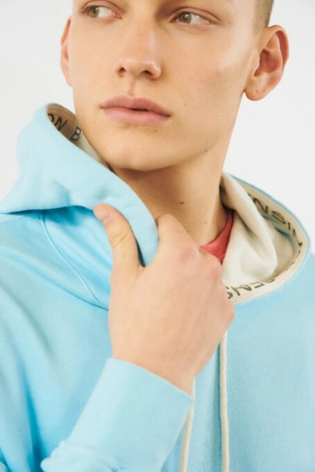 Hoodie Oversize en rustico 100% algodon. Capucha con forro de Jersey y cinta personalizada todo el contorno. Lavado suavizado. 100% algodon