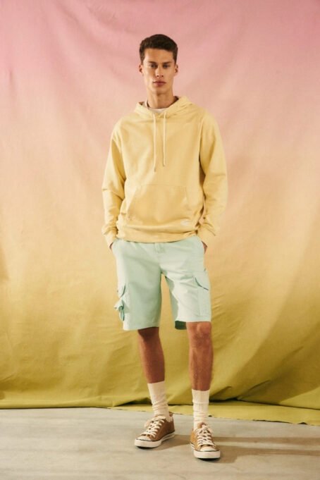 Hoodie Oversize en rustico 100% algodon. Capucha con forro de Jersey y cinta personalizada todo el contorno. Lavado suavizado. 100% algodon