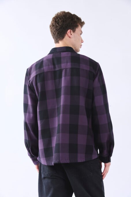 Camisaco. Cuello americano. Botones con hojala para cerrar al frente. Botón delantero superior derecho con boton para cerrar. Calce Relax. Composición: 100% Algodón. Hecho en Argentina.